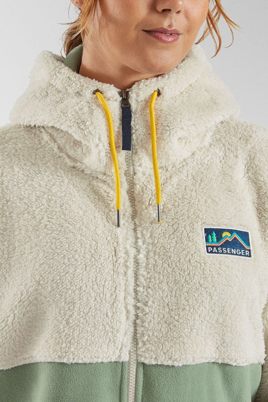 Passenger Womens Nestling Recycled Polar-Lined Sherpa Fleece Vintage White