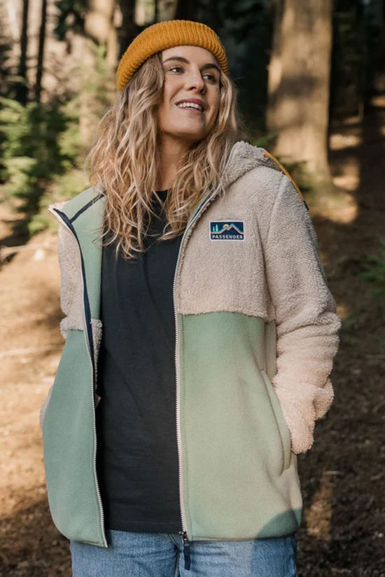 Passenger Womens Nestling Recycled Polar-Lined Sherpa Fleece Vintage White