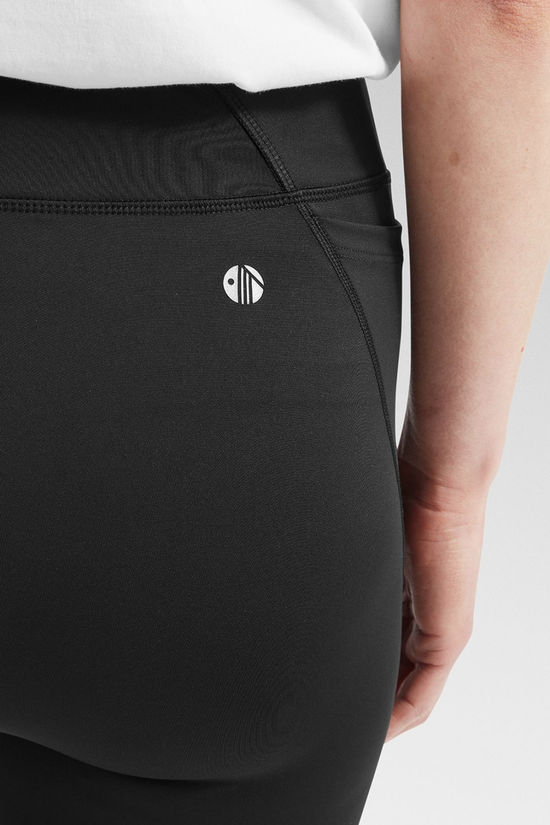Acai Womens Stride Shorts Black