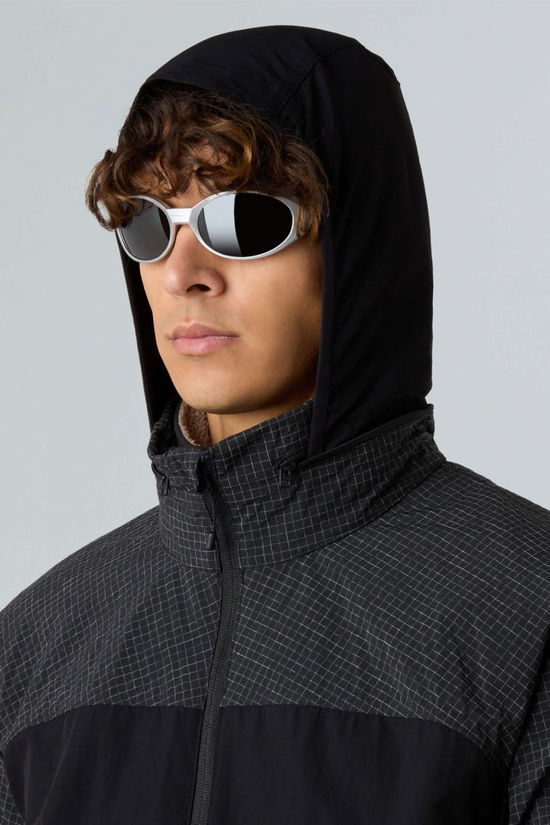 The North Face Mens Hike Utility Wind Jacket  Tnf Black