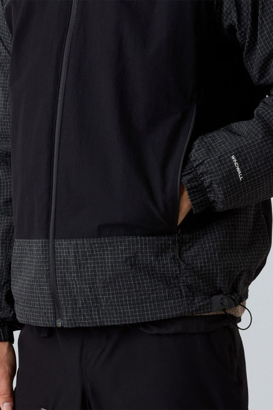 The North Face Mens Hike Utility Wind Jacket  Tnf Black