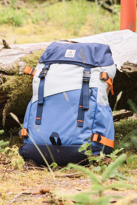 Passenger Unisex Boondocker Recycled 26L Backpack Rich Navy/Surf Spray/Moonlight Blue