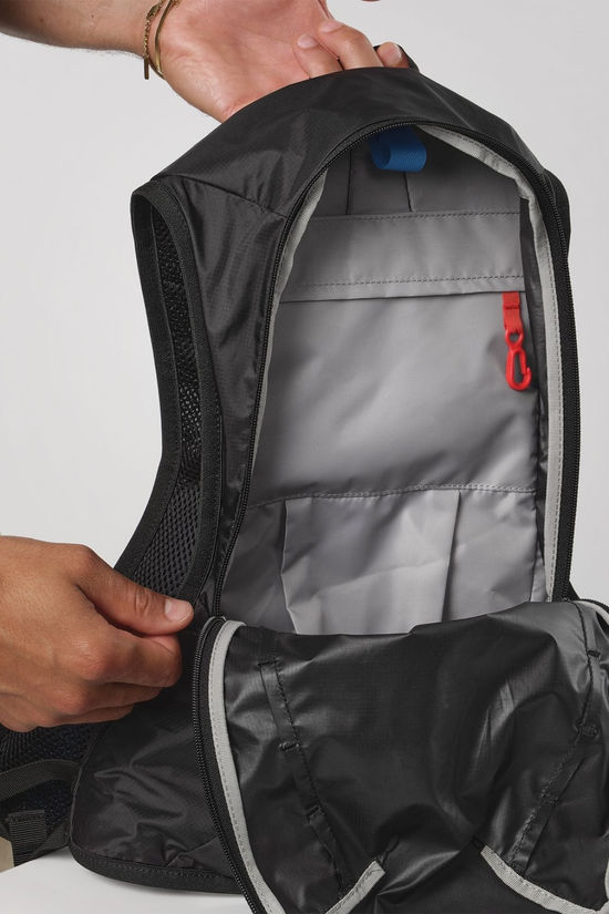 Salomon Cross 8 Daypack Black