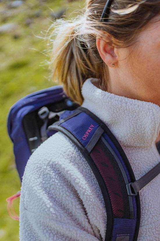 Osprey Womens Tempest 26 Daypack Deep Fig/Hotspot Pink