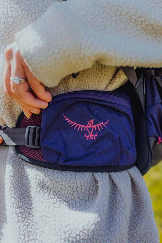 Osprey Womens Tempest 26 Daypack Deep Fig/Hotspot Pink