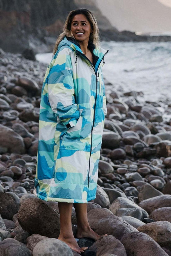 Passenger Unisex Waves Recycled Sherpa Lined Changing Robe Vista Patchwork Aqua