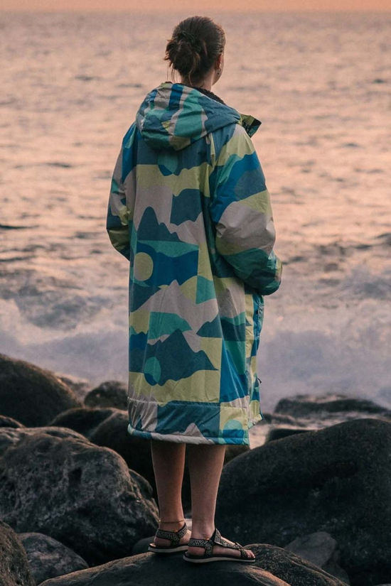 Passenger Unisex Waves Recycled Sherpa Lined Changing Robe Vista Patchwork Aqua